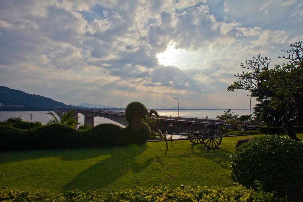 Champasak Grand Hotel Паксе Экстерьер фото