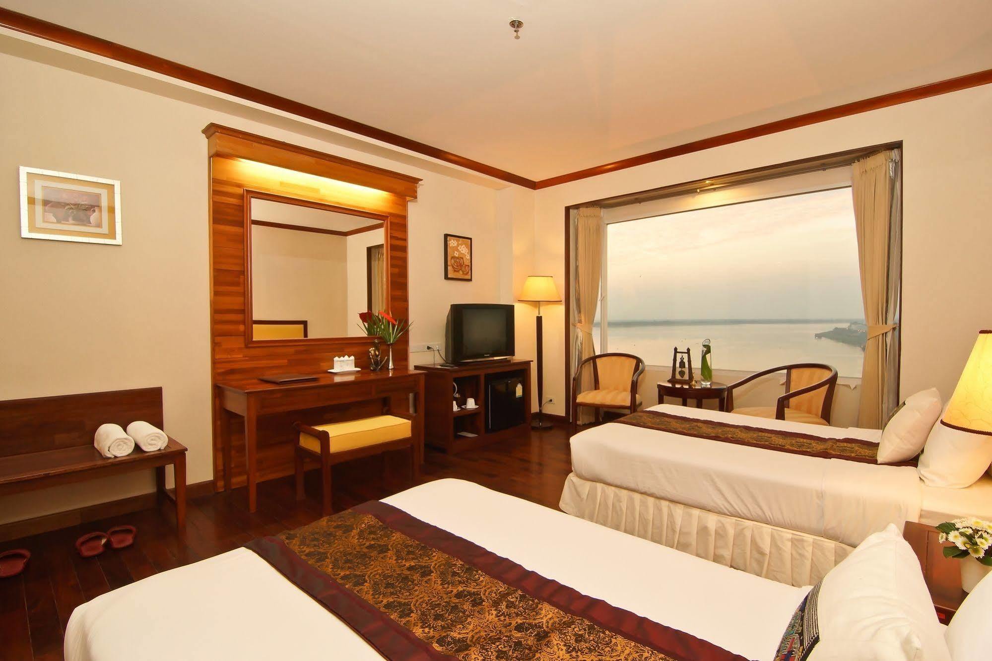 Champasak Grand Hotel Паксе Экстерьер фото
