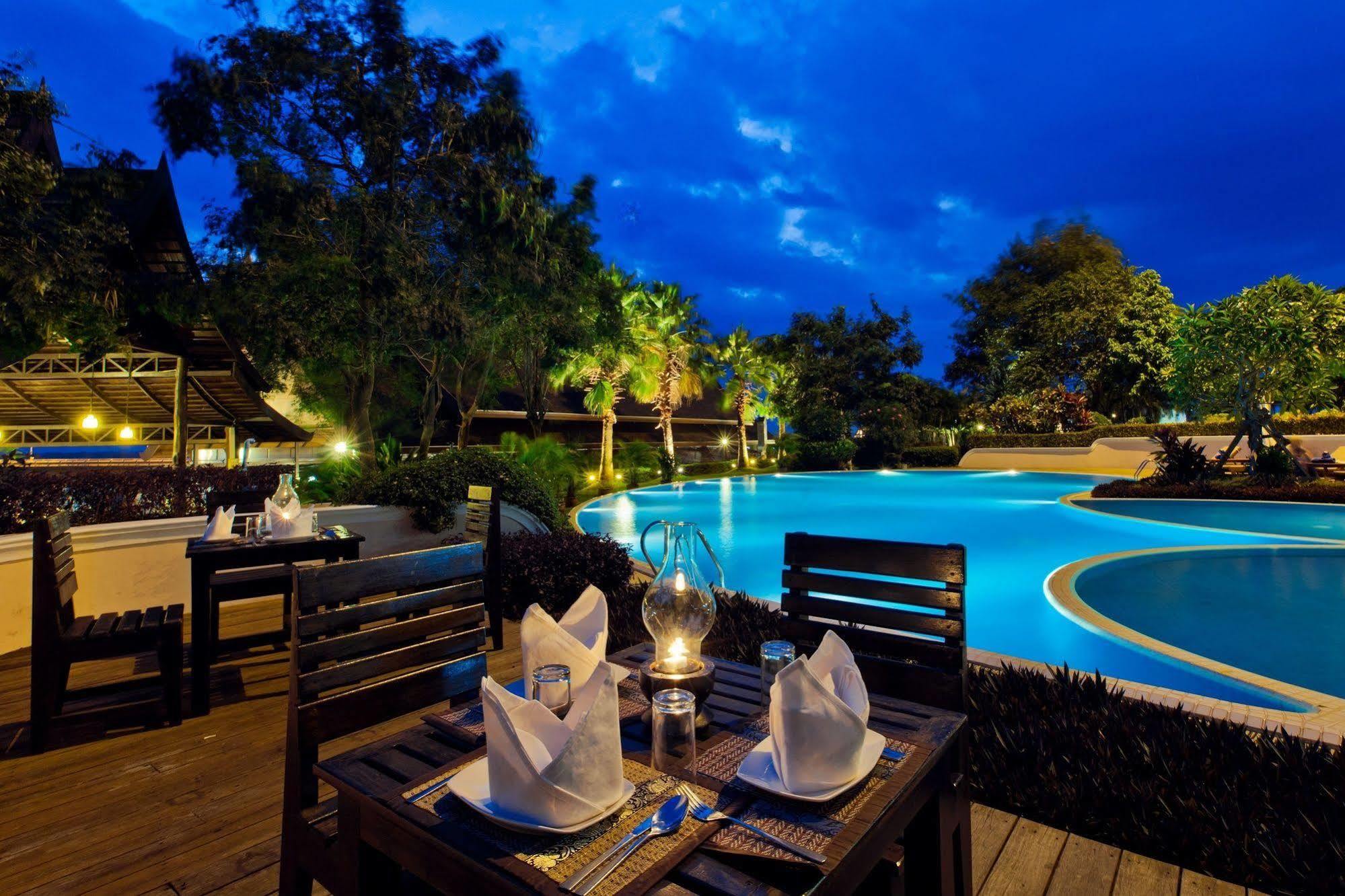 Champasak Grand Hotel Паксе Экстерьер фото