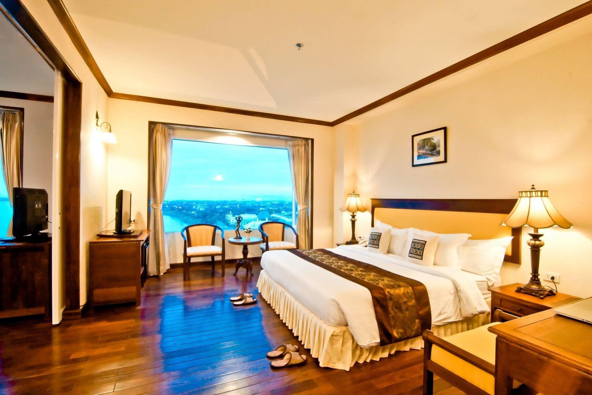Champasak Grand Hotel Паксе Экстерьер фото